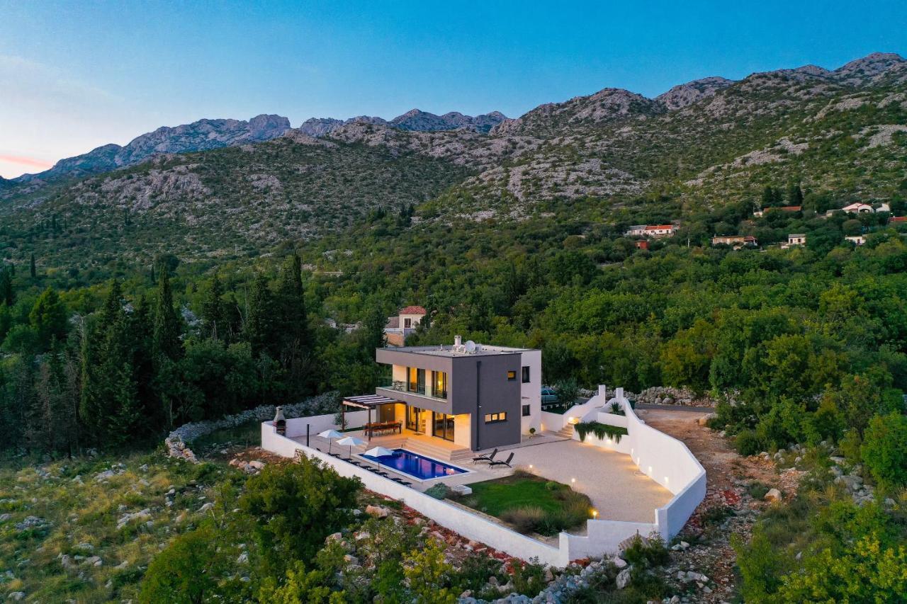 Vila Royal Promons - Heated Pool Starigrad Paklenica Exteriér fotografie