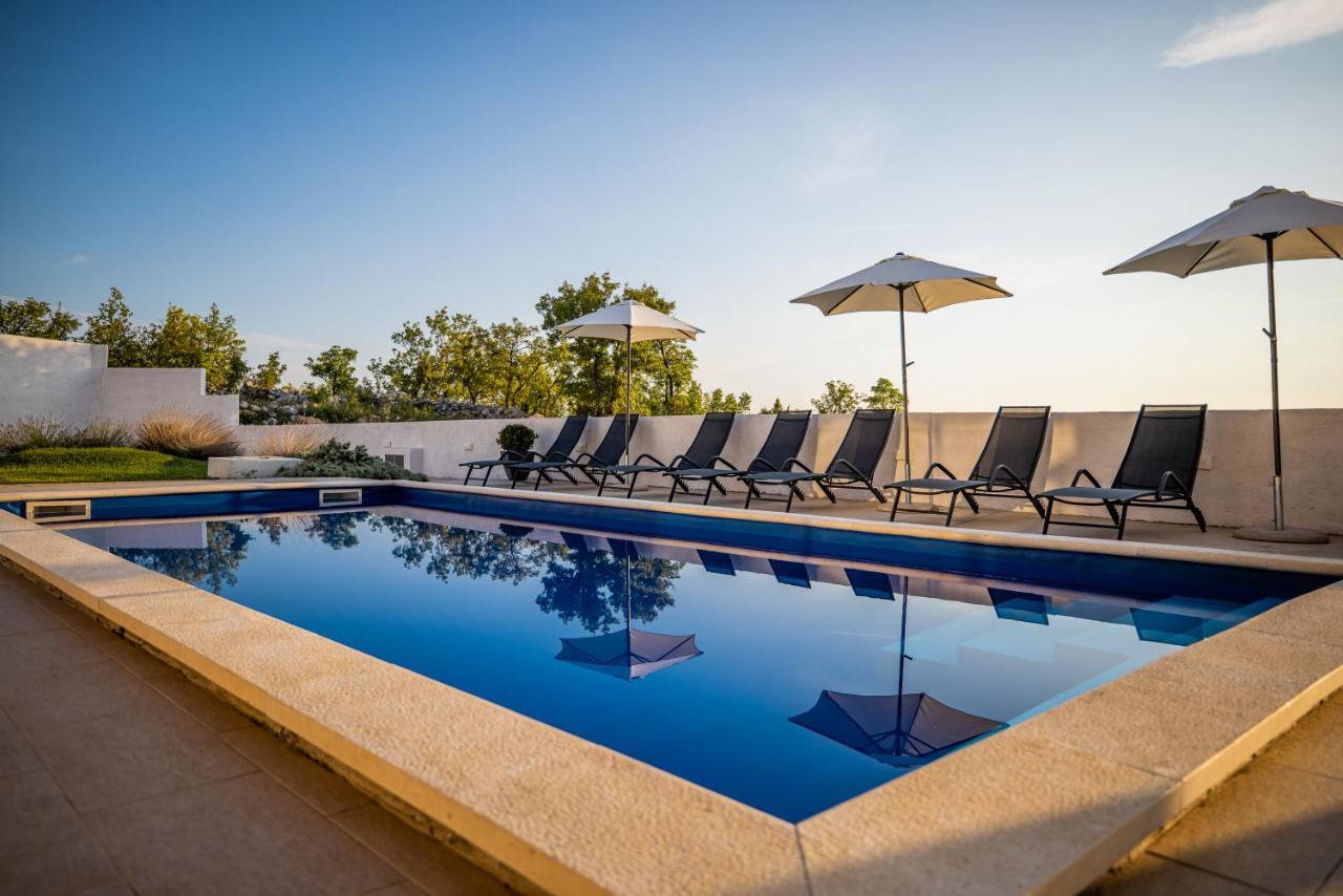 Vila Royal Promons - Heated Pool Starigrad Paklenica Exteriér fotografie