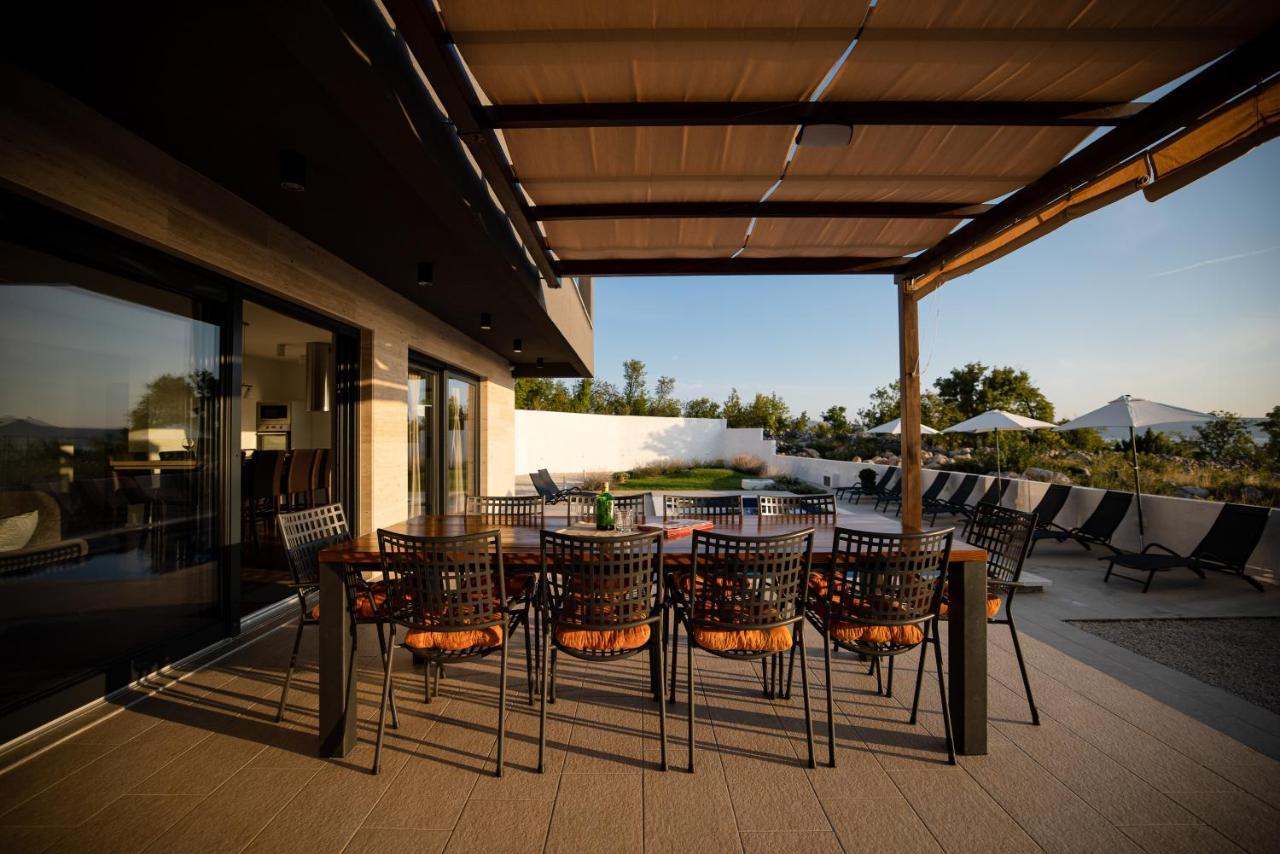 Vila Royal Promons - Heated Pool Starigrad Paklenica Exteriér fotografie