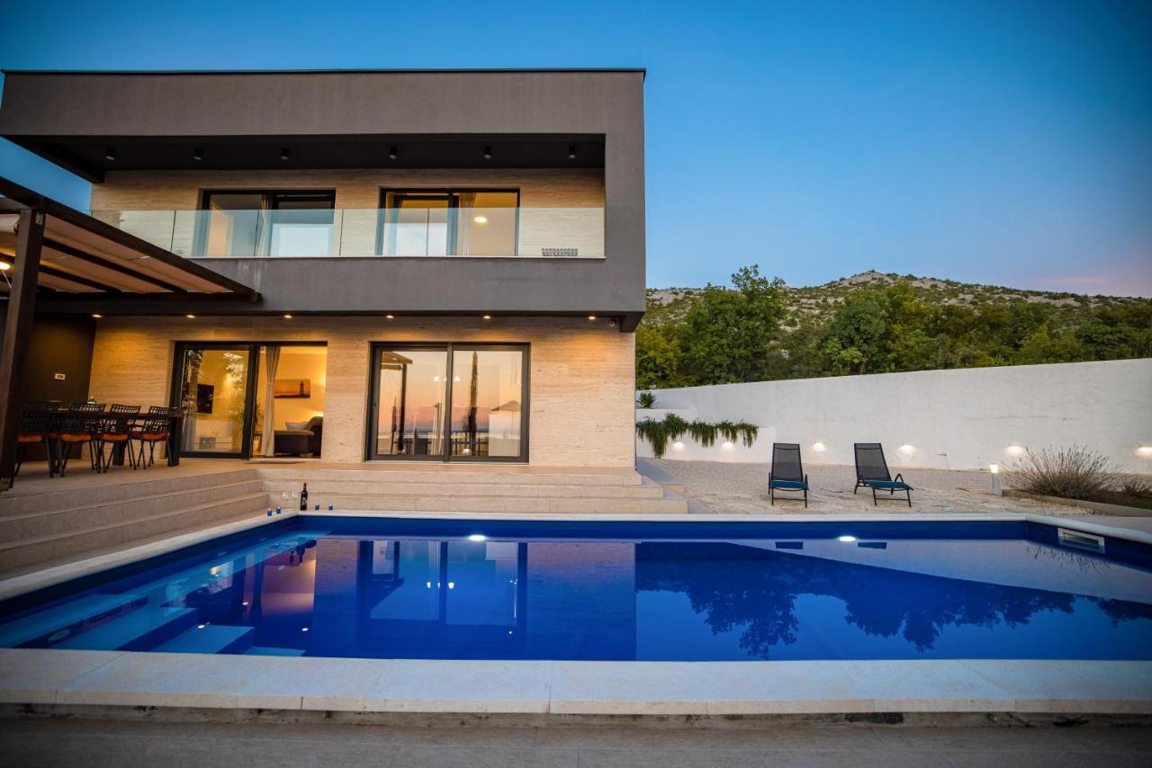 Vila Royal Promons - Heated Pool Starigrad Paklenica Exteriér fotografie