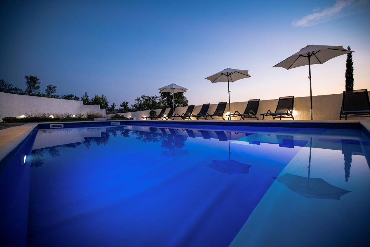 Vila Royal Promons - Heated Pool Starigrad Paklenica Exteriér fotografie