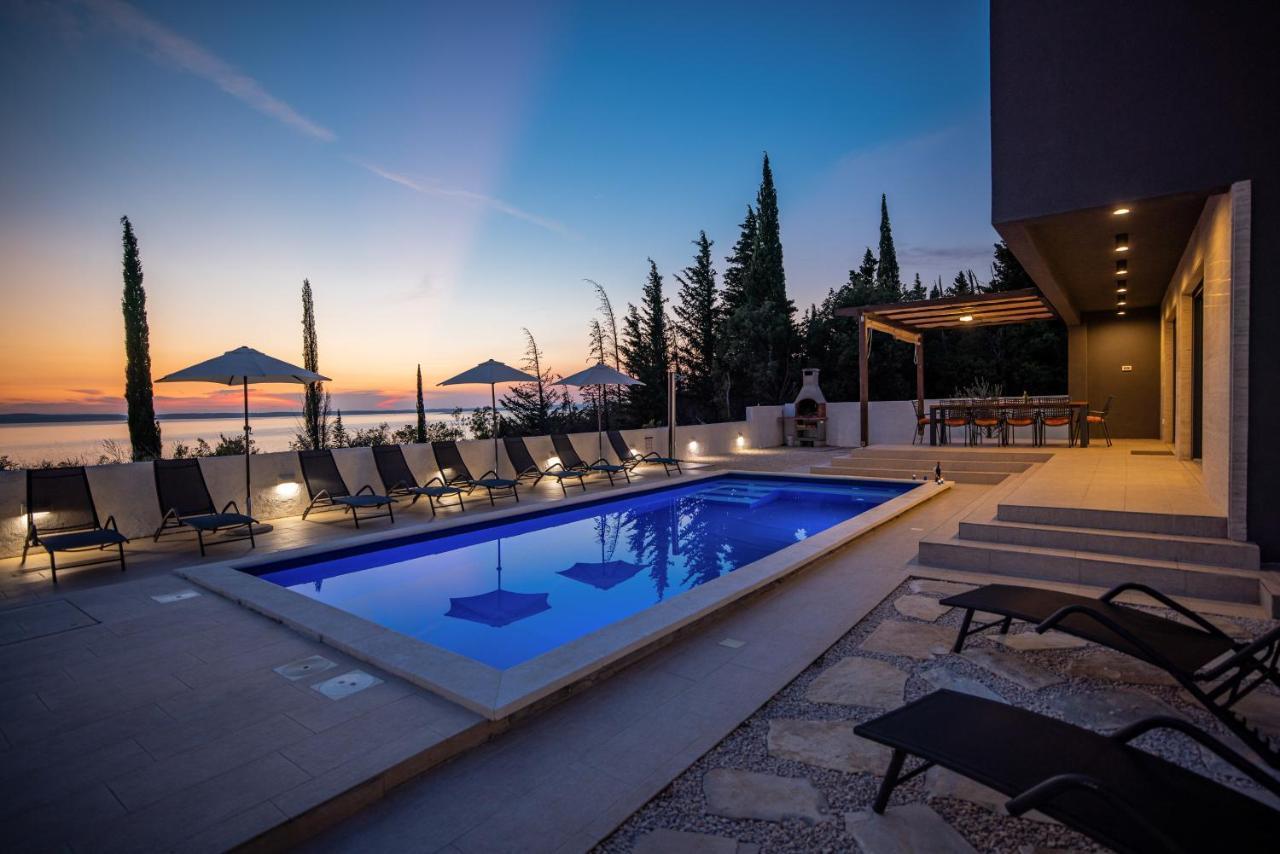 Vila Royal Promons - Heated Pool Starigrad Paklenica Exteriér fotografie