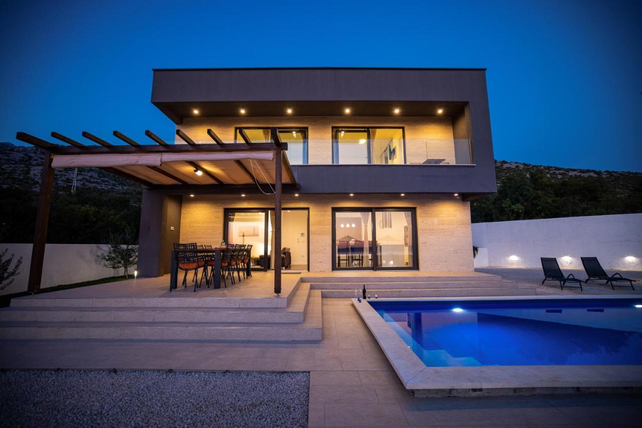 Vila Royal Promons - Heated Pool Starigrad Paklenica Exteriér fotografie