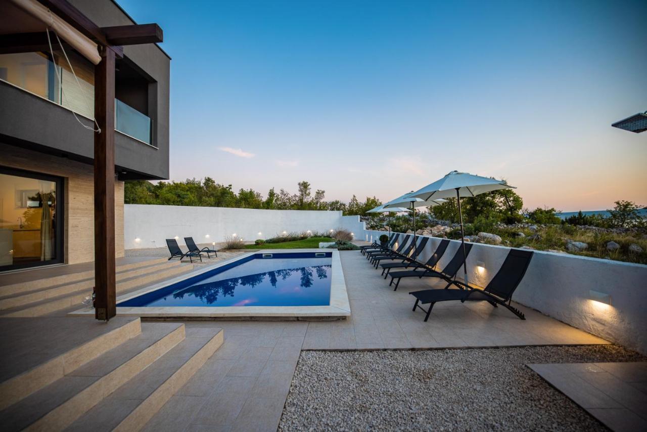 Vila Royal Promons - Heated Pool Starigrad Paklenica Exteriér fotografie