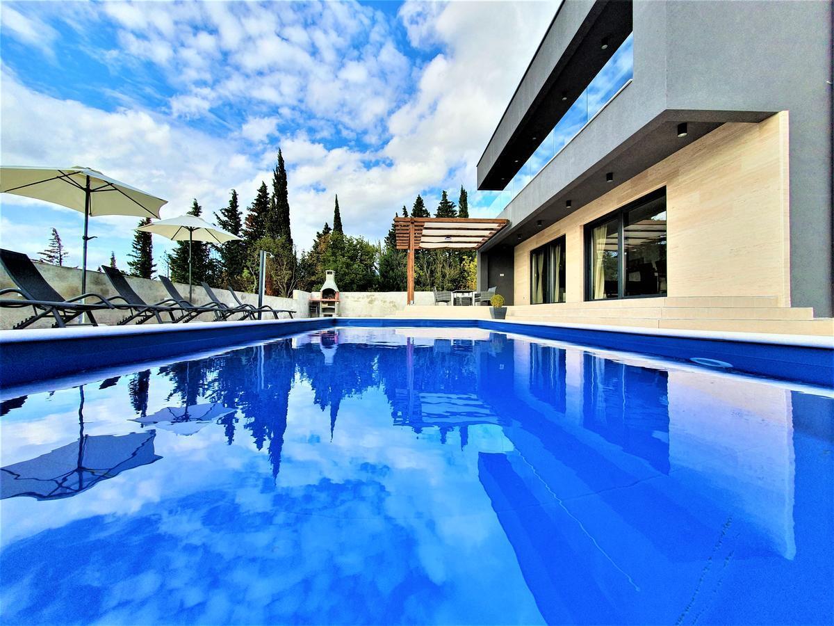 Vila Royal Promons - Heated Pool Starigrad Paklenica Exteriér fotografie